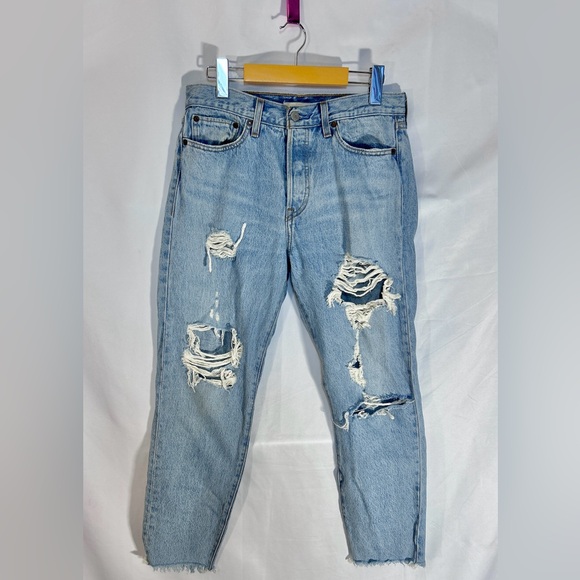 Levi’s Distressed Wedgie Fit Jeans - Picture 4 of 6